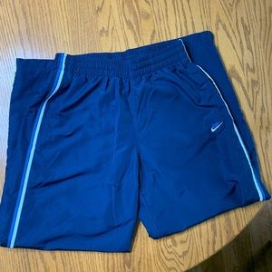 Men’s Nike workout pants in size L.